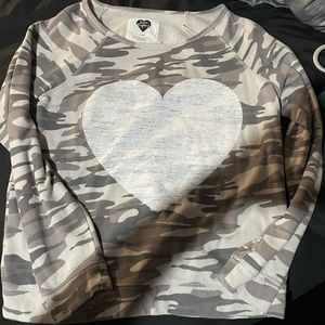 express crew neck grey camo heart sweatshirt
